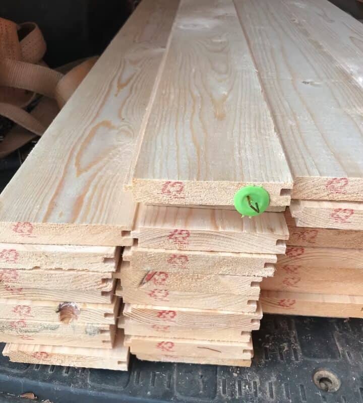Holzbretter Rauspund Fichtenholz Detailansicht