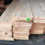 Holzbretter Rauspund Fichtenholz Stapelansicht