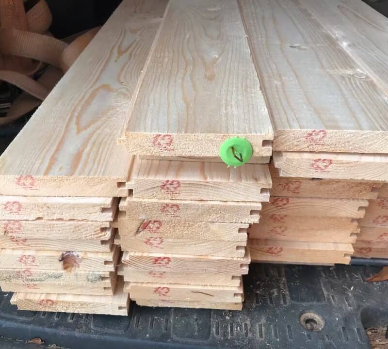 Holzbretter Rauspund Fichtenholz Stapelansicht