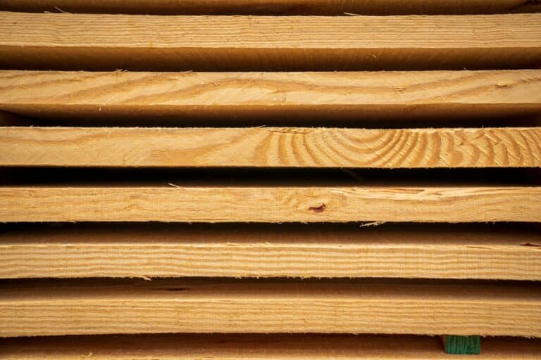 Kantholz aus Lärche: Robustes Holz für anspruchsvolle Außenprojekte