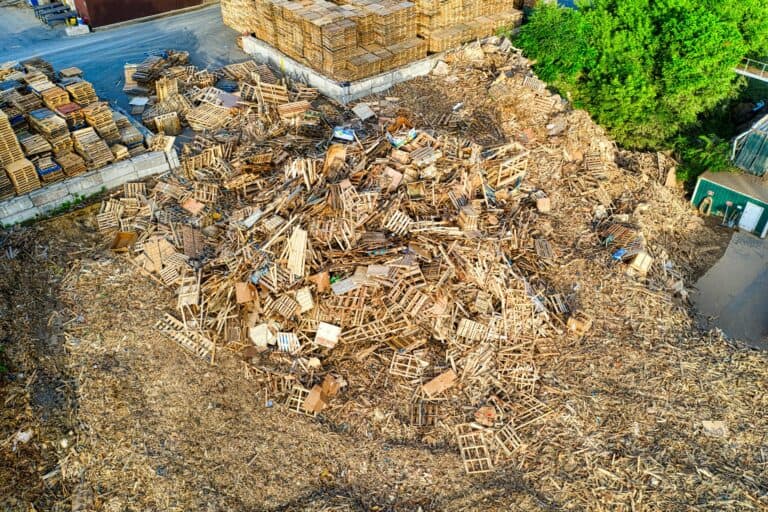 Holz Recycling: Warum Deutschland sein Altholz-Potenzial verschenkt